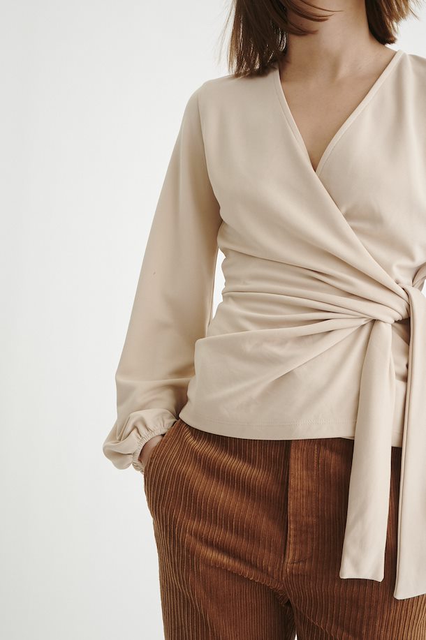https://media.inwear.com/images/powder-beige-catjaiw-bluse.jpg?i=AMR_Llox2wg/1066013&mw=610